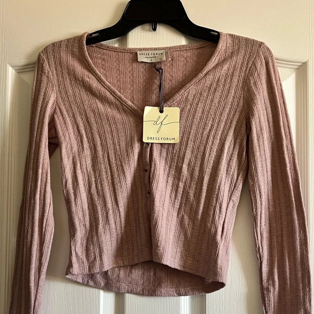 NWT Dress Forum Womens Button Up Cropped Sweater Top Size Small‎